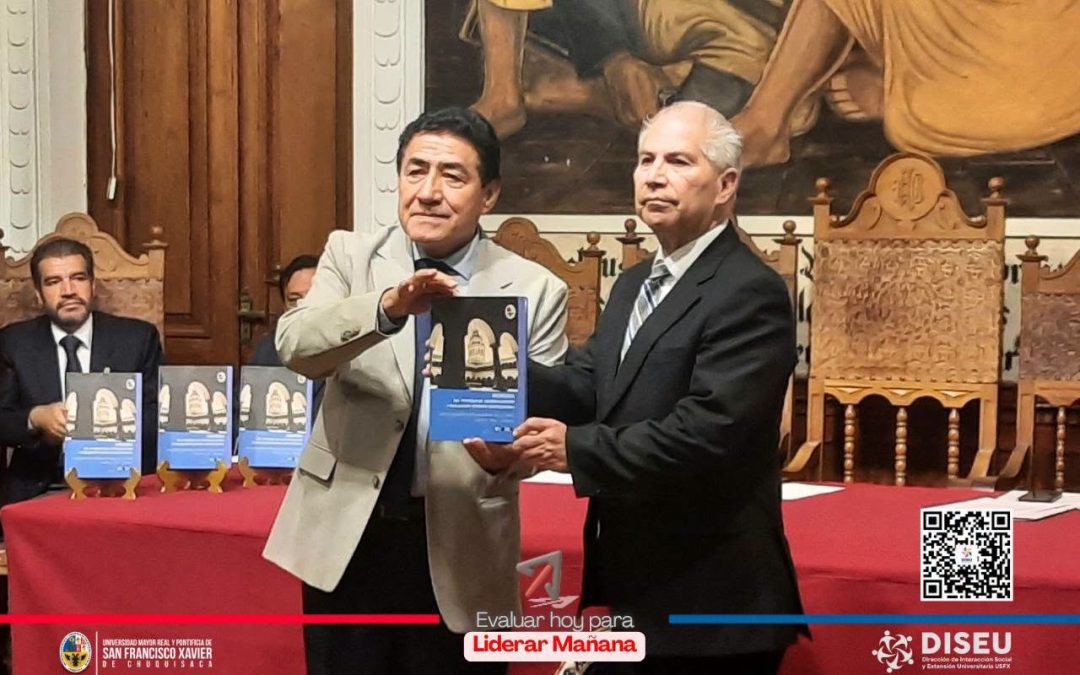 Planificación Institucional entregó al Rector y Vicerrector la Memoria del Proceso de Acreditación de la USFX ante la UDUALC
